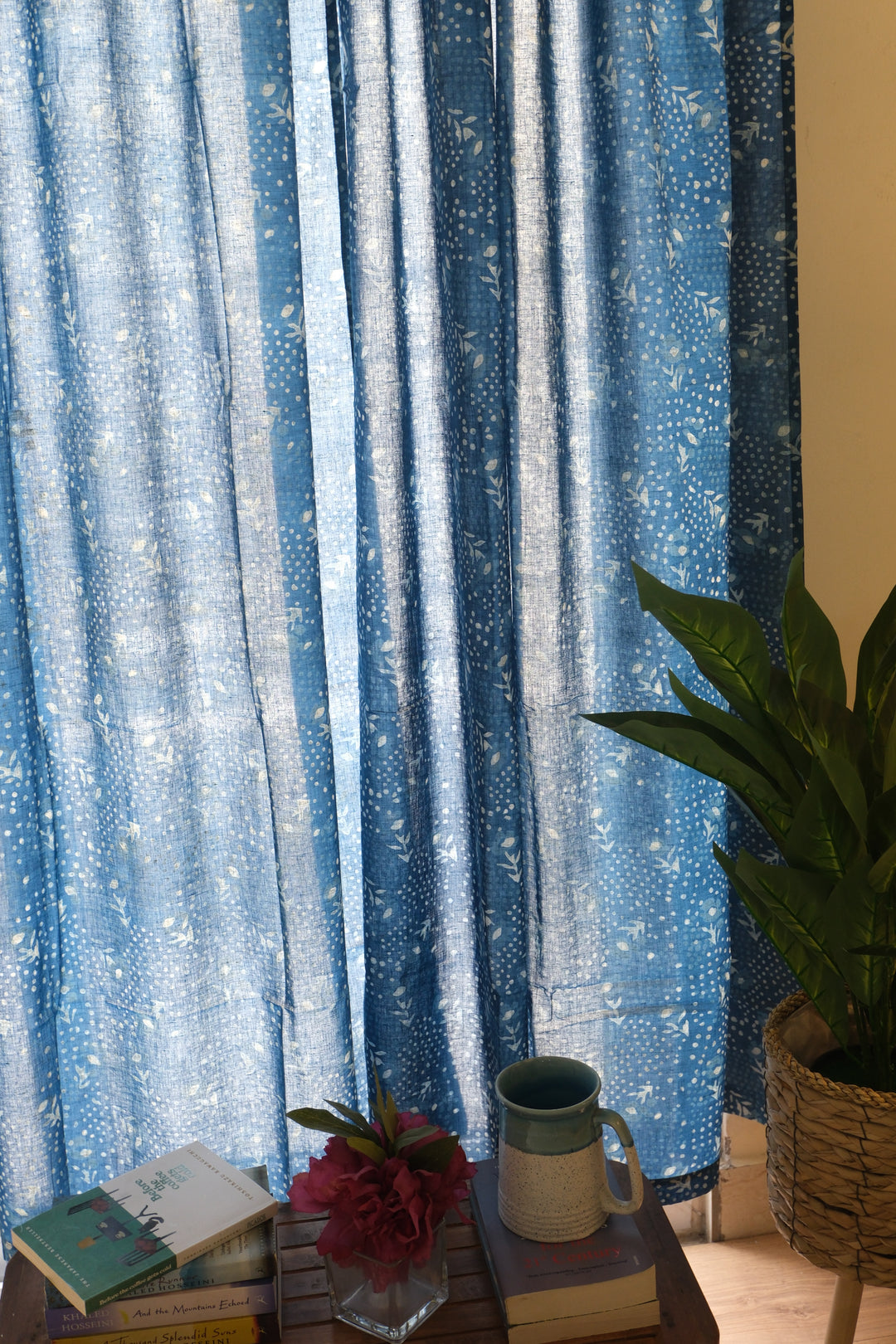 Indigo dots and floral curtains - Sheer Curtains - Dark blue