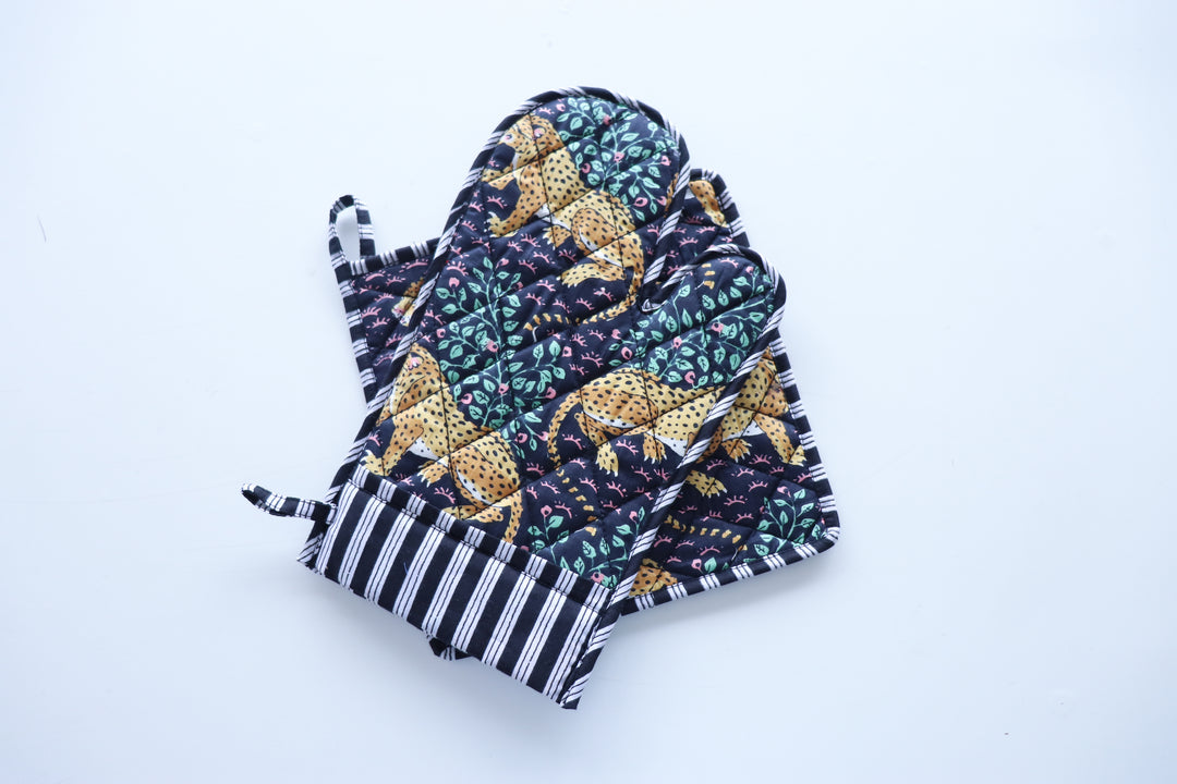 Oven glove and Potholder set - Set of 2 - Dark blue Cheetahs