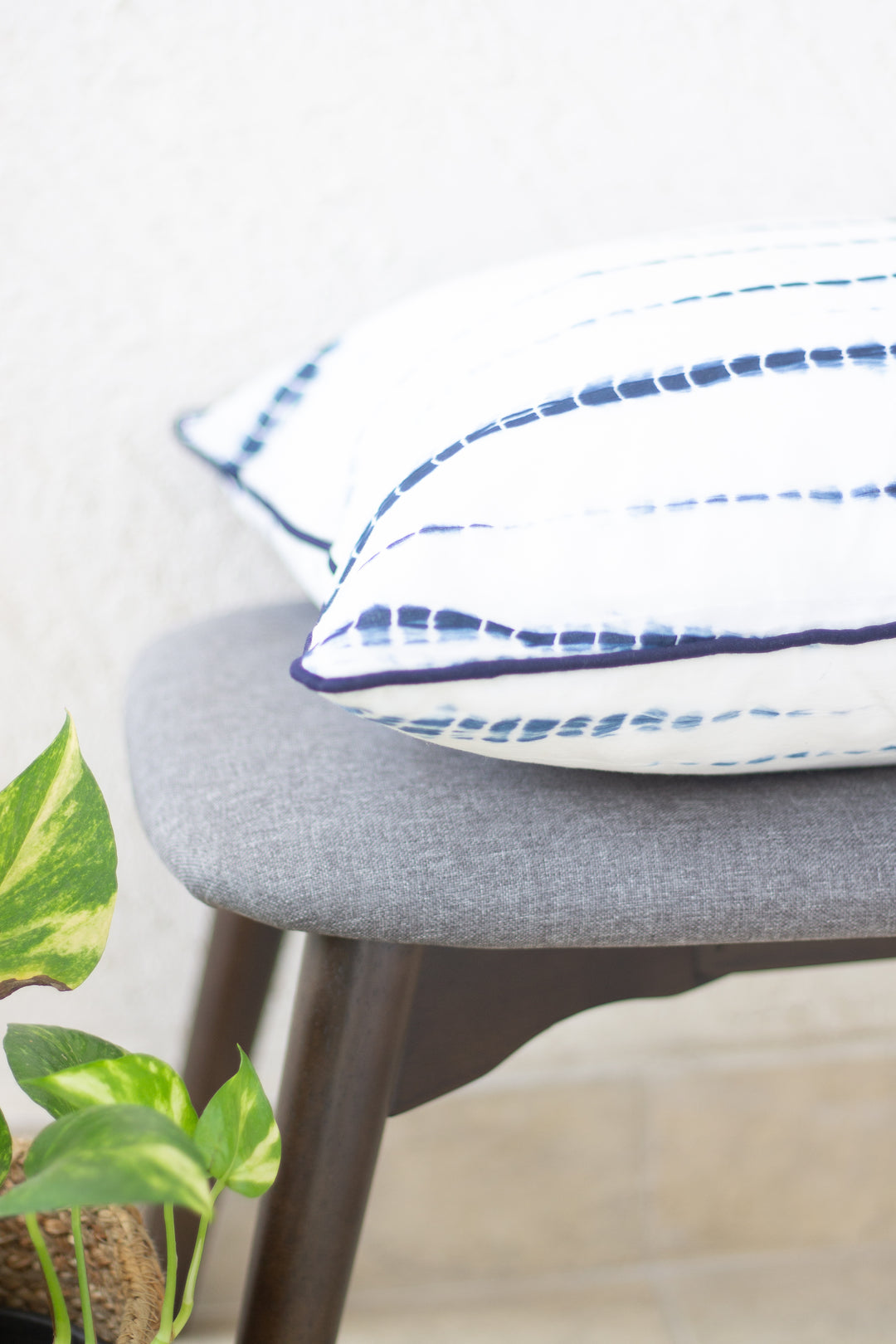 Tie and dye decorative cushion covers - Shibori cushions - Blue and white
