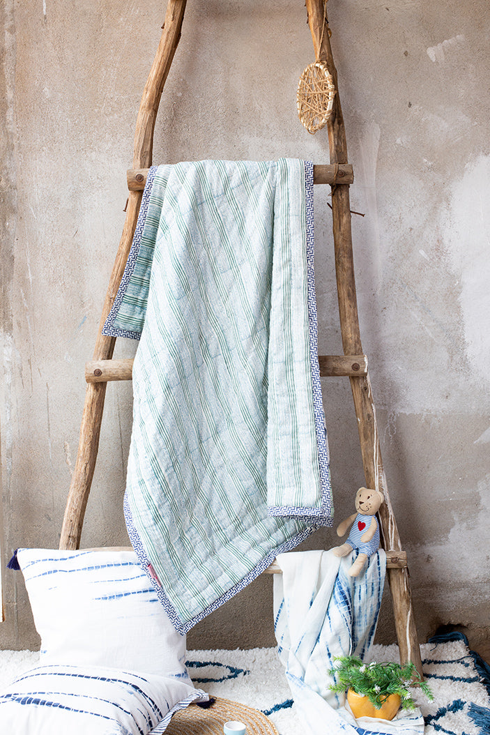 Baby and kids room bedding - Blue Fishy quilt