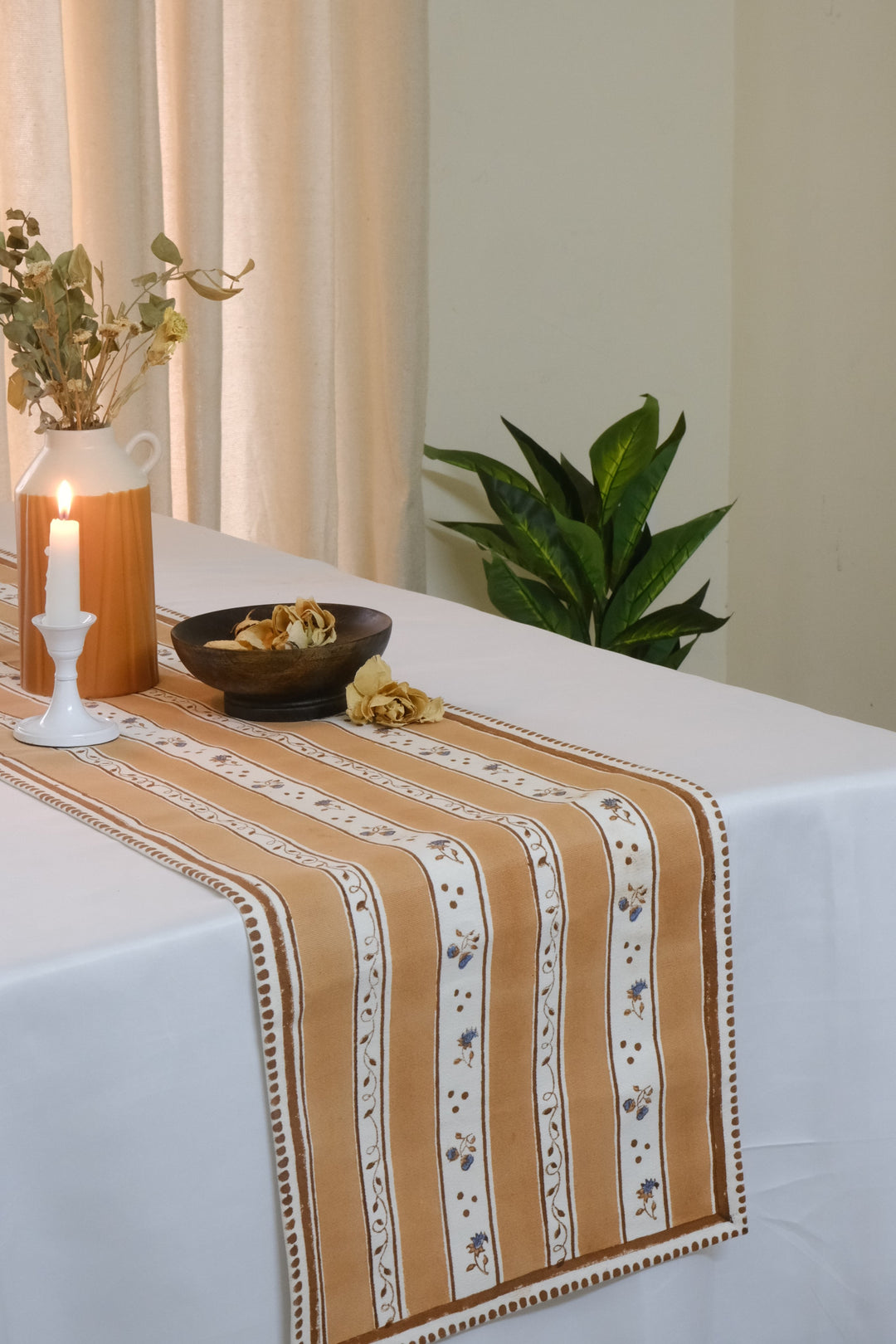 How to set a festive table with just napkins and a runner (no tablecloth needed)