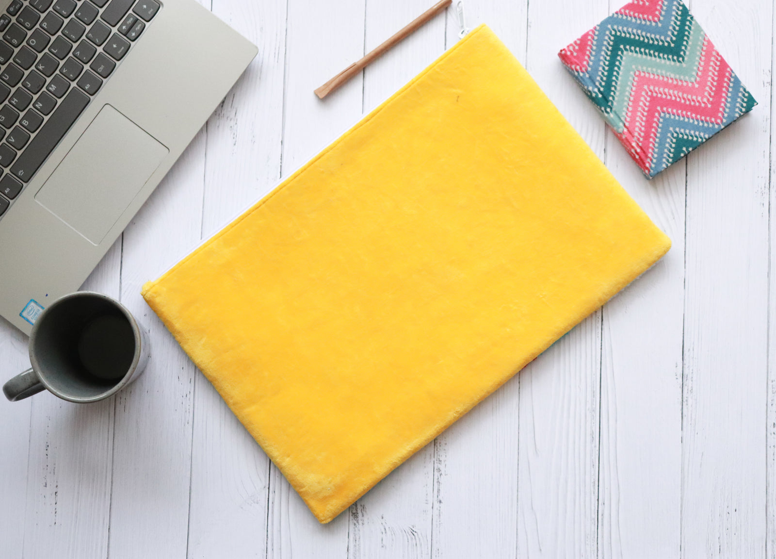 Embroidered Laptop sleeves - Laptop cover - Lemons and stripes - 13 inch - back view