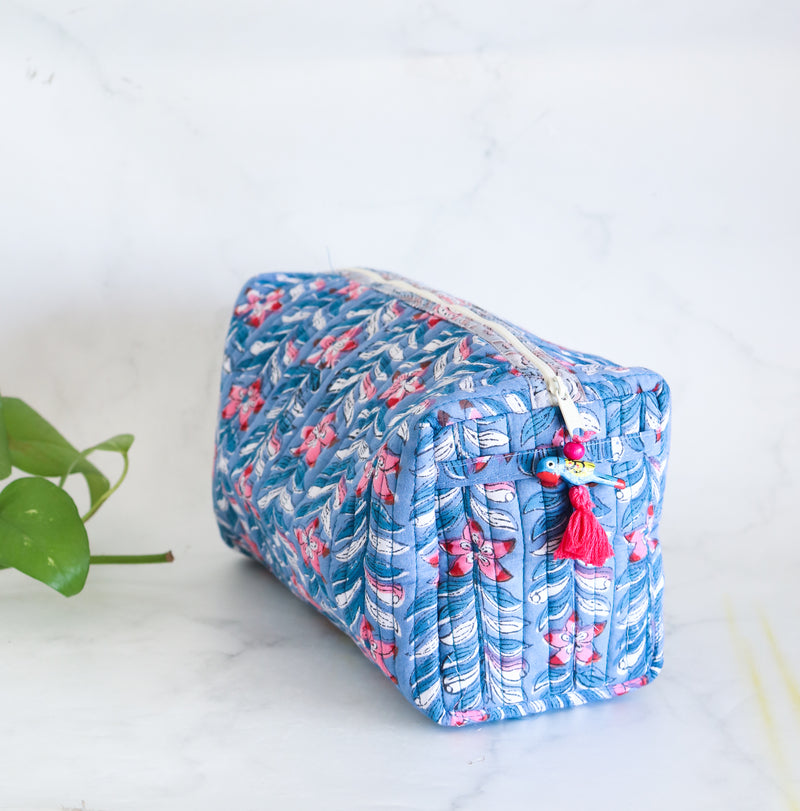 Medium Cosmetic bag - Travel Make up bag - Blue daisies