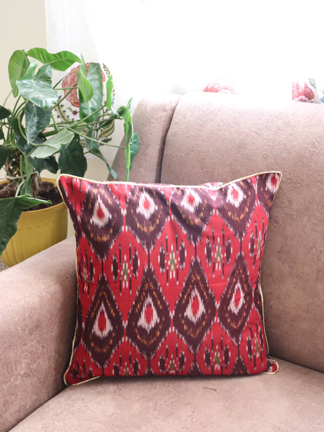 Housewarming gift set with 2 Ikat cushion covers and metal tea light holders in gift bag
