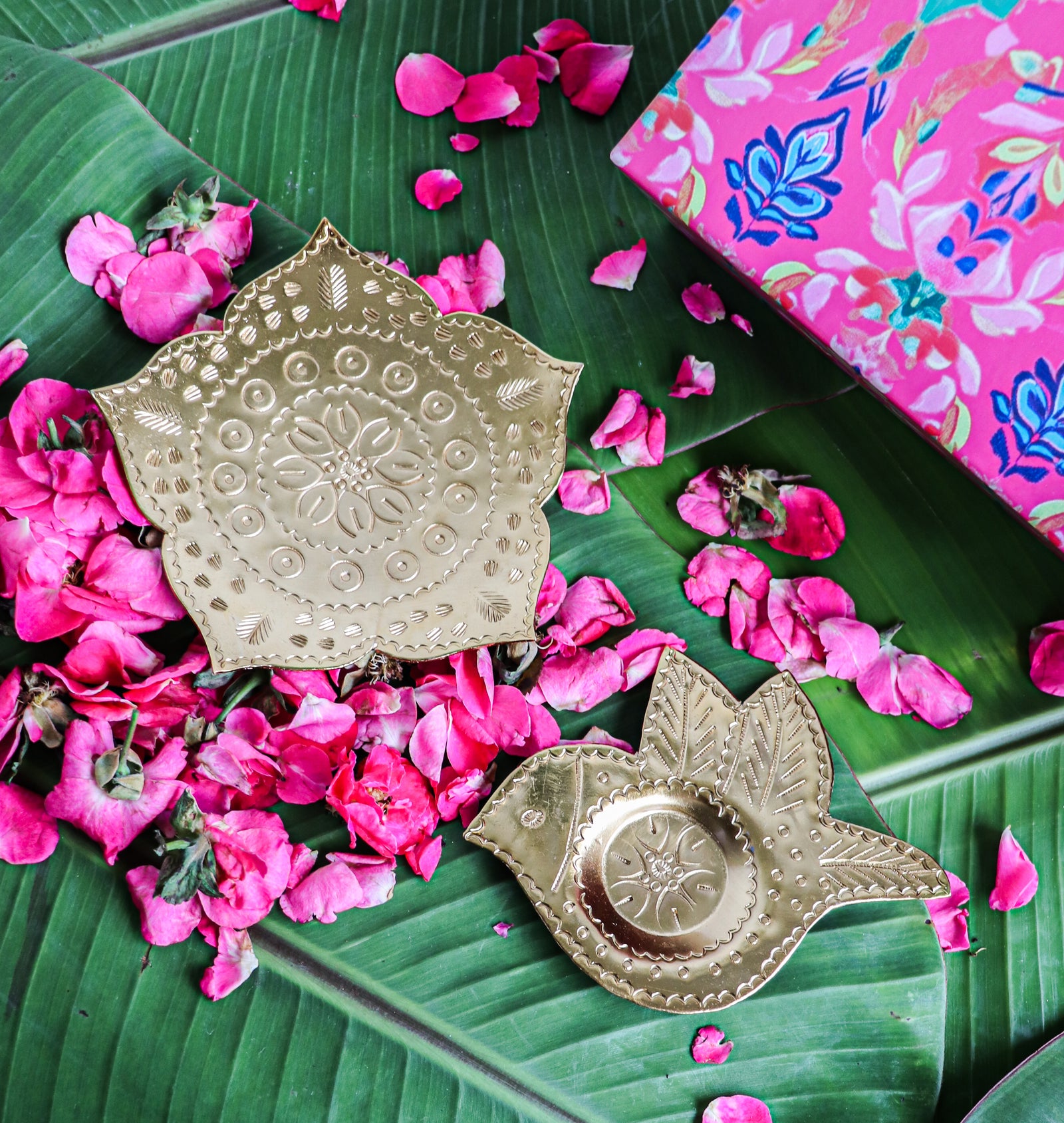 Set of 2 handcrafted metal tea light holders bird and lotus flower in gift box
