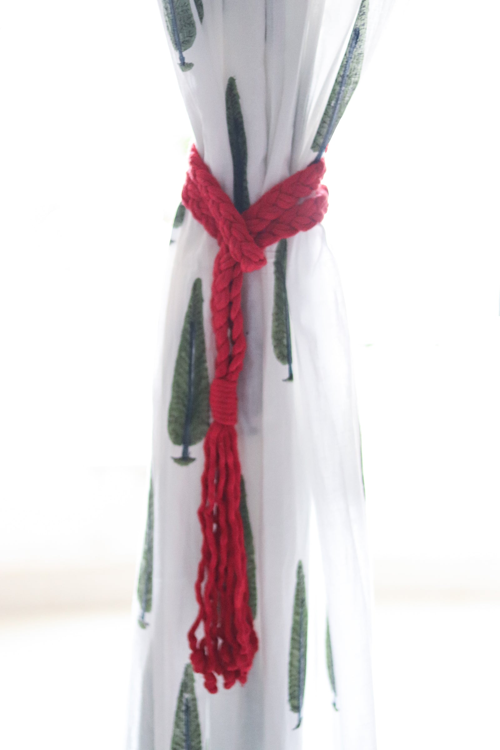 Curtain tie backs - Macramé curtain ties - Red - set of 2 - Home Accessories by Kari by Kriti