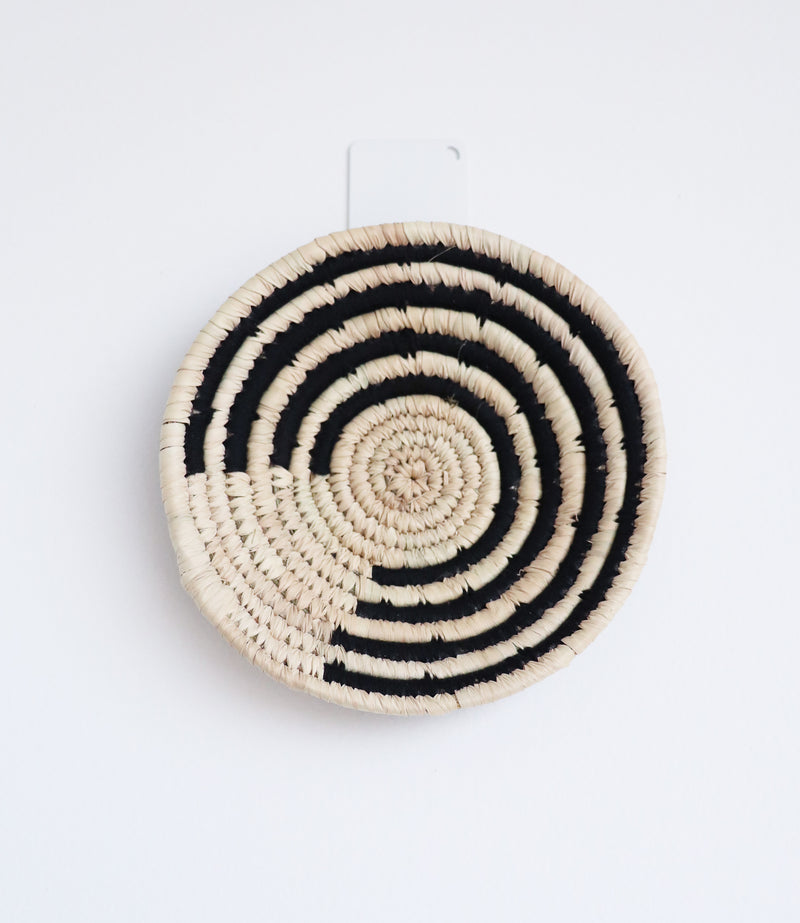 Sabai Grass wall baskets - Decorative wall plates - Wall basket for decor - Black 6 inch size