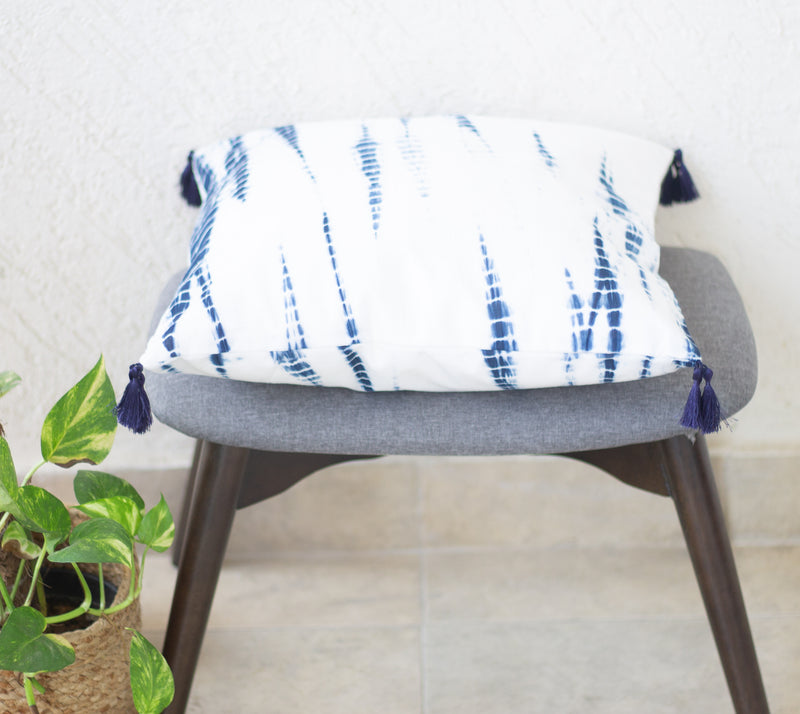 Tie and dye decorative cushion covers - Shibori cushions with tassels- Blue and white